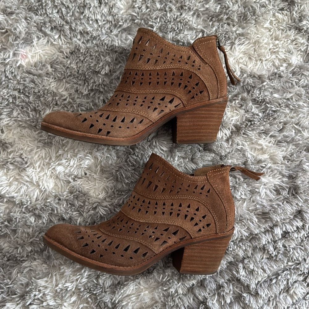 Sofft Westwood II 2 Pergorated Ankle Booties - Picture 3 of 10